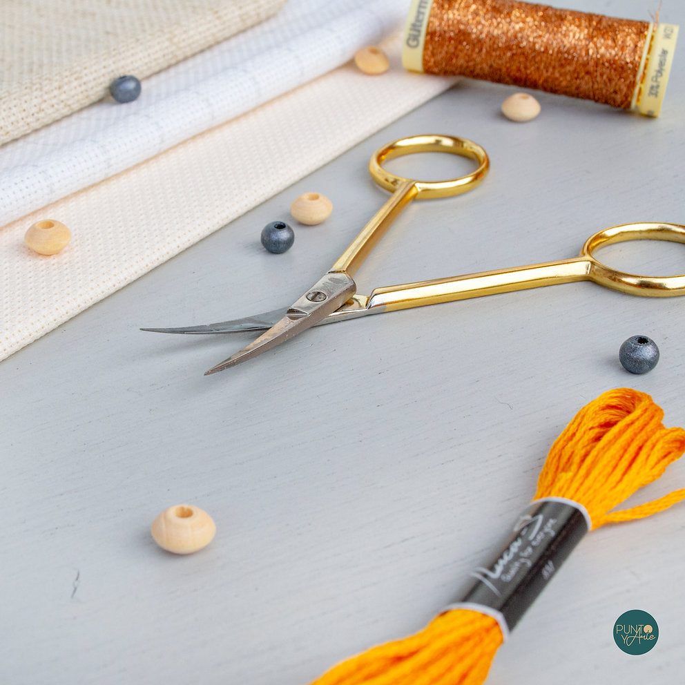 Curved tip embroidery scissors - GOLD Collection by Premax 10748: Elegance and Precision for your Embroidery Projects